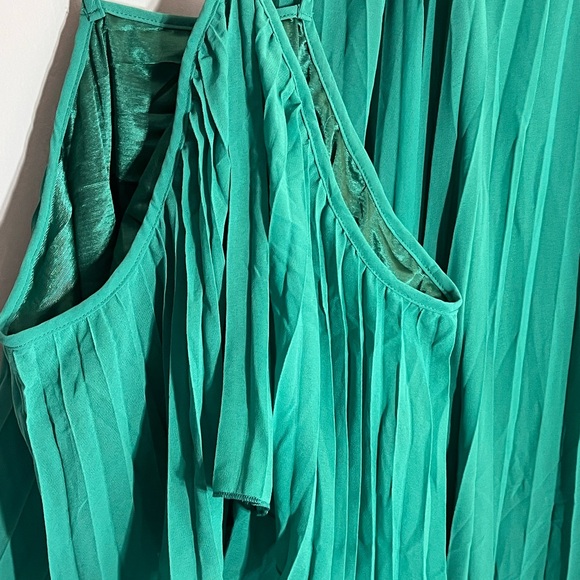 Pleated Green Maxi Skirt - - Picture 4 of 5